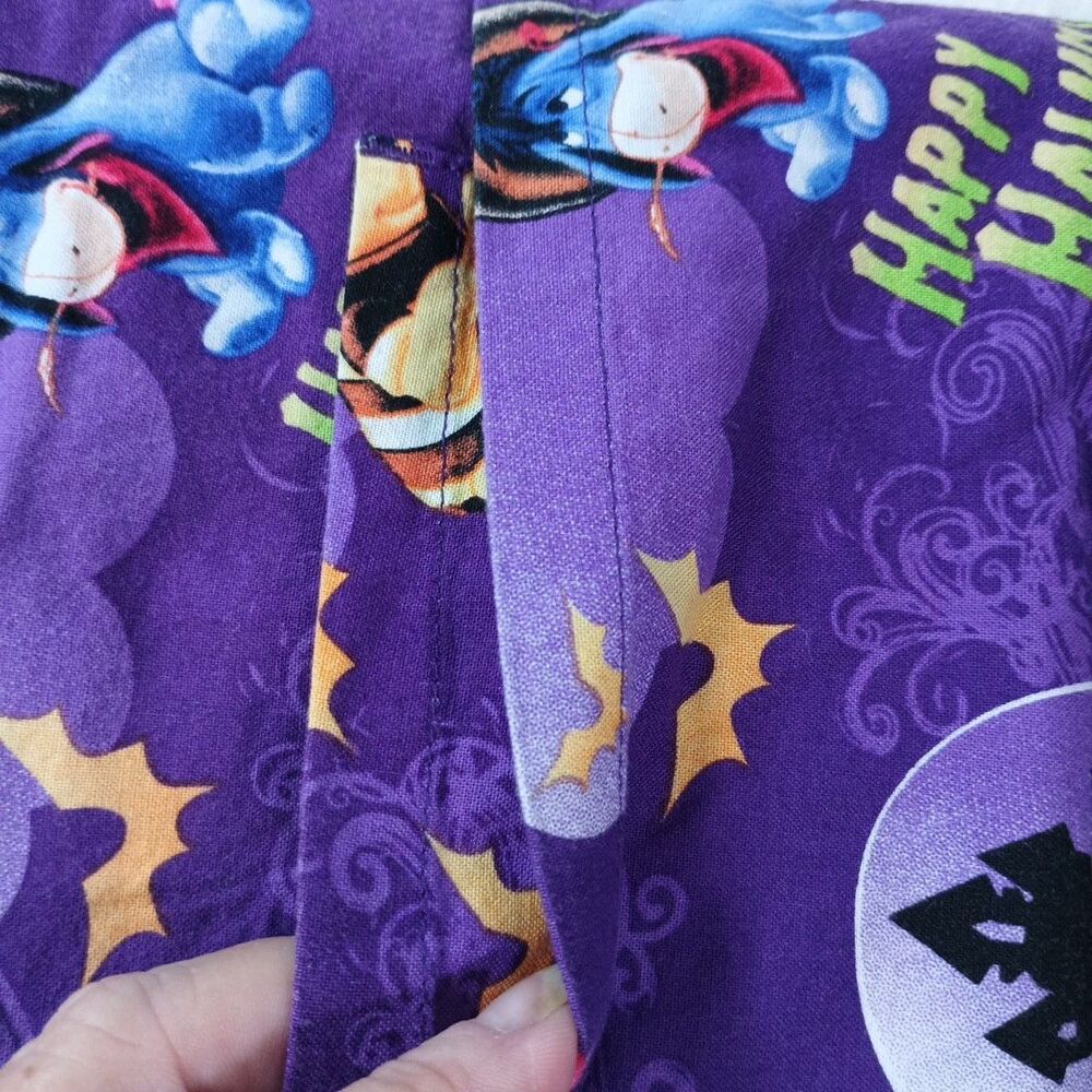Disney Pooh Tigger Piglet Scrub Top L Purple Halloween Happy Haunting - Picture 10 of 10